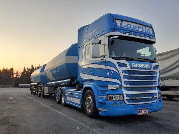 Kuljetusliike E Laurilan Scania R580
Kuljetusliike E Laurila Oy:n Scania R580 b-juna.

Avainsanat: Laurila Scania R580 ABC Hirvaskangas B-Juna 47