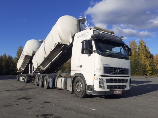 Kuljetusliike E Laurilan Volvo FH480
Kuljetusliike E Laurila Oy:n Volvo FH480 säiliöyhdistelmä.
Avainsanat: Laurila Volvo FH480 ABC Hirvaskangas 55