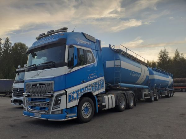 Klikkaa kuvaa nähdäksesi se täysikokoisena
==============
Kuljetusliike E Laurilan Volvo FH16
Kuljetusliike E Laurila Oy:n Volvo FH16 "Icebreaker"b-juna.
Avainsanat: Laurila Volvo FH16 ABC Hirvaskangas B-juna Icebreaker Kuljetusliike E Laurilan Volvo FH16
Kuljetusliike E Laurila Oy:n Volvo FH16 "Icebreaker"b-juna.
Avainsanat: Laurila Volvo FH16 ABC Hirvaskangas B-juna Icebreaker