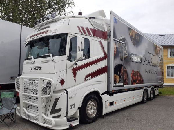 Klikkaa kuvaa nähdäksesi se täysikokoisena
==============
Kuljetusliike E T. Kinnusen Volvo FH
Kuljetusliike E T. Kinnunen Oy:n Volvo FH rahtiauto.
Avainsanat: Kinnunen Volvo FH Kesko Pirkka 317 Runni26 Kuljetusliike E T. Kinnusen Volvo FH
Kuljetusliike E T. Kinnunen Oy:n Volvo FH rahtiauto.
Avainsanat: Kinnunen Volvo FH Kesko Pirkka 317 Runni26