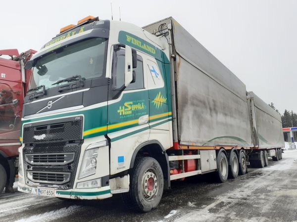 Kuljetusliike H Seppälän Volvo FH
Kuljetusliike H Seppälä Oy:n Volvo FH täysperävaunuyhdistelmä.
Avainsanat: Seppälä Volvo FH ABC Hirvaskangas