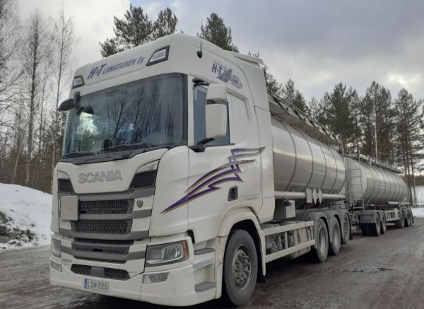 Kuljetusliike H&T Liimataisen Scania 560R
Kuljetusliike H&T Liimatainen Oy:n Scania 560R säiliöyhdistelmä.
Avainsanat: Liimatainen Scania 560R Shell Hirvaskangas