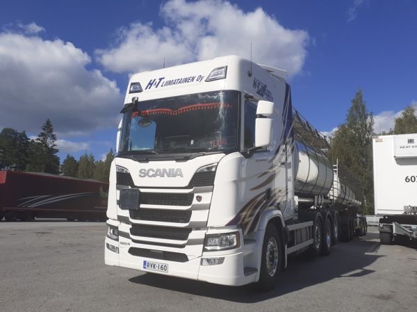 Kuljetusliike H&T Liimataisen Scania 560R
Kuljetusliike H&T Liimatainen Oy:n Scania 560R säiliöyhdistelmä.
Avainsanat: Liimatainen Scania 560R Neste Terpo