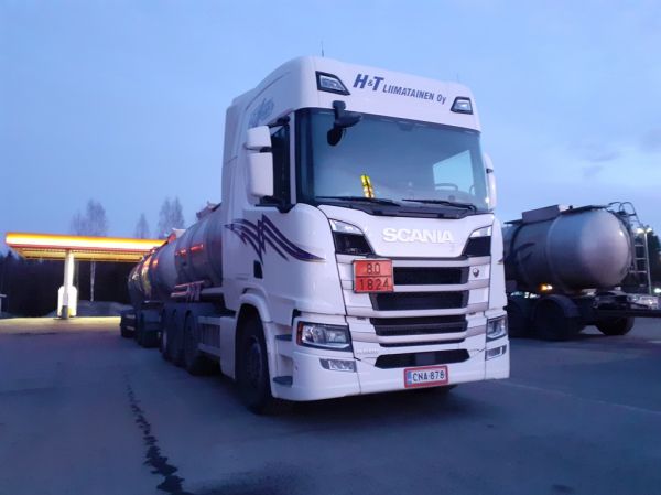 Kuljetusliike H&T Liimataisen Scania R500
Kuljetusliike H&T Liimatainen Oy:n Scania R500 säiliöyhdistelmä.
Avainsanat: Liimatainen Scania R500 Shell Hirvaskangas