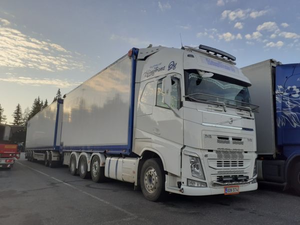 Kuljetusliike Hämytransin Volvo FH
Kuljetusliike Hämytrans Oy:n Volvo FH hakeyhdistelmä.
Avainsanat: Hämytrans Volvo FH ABC Hirvaskangas