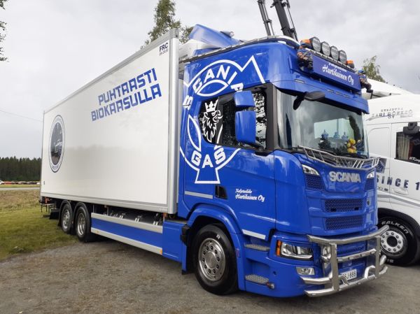 Klikkaa kuvaa nähdäksesi se täysikokoisena
==============
Kuljetusliike Hartikaisen Scania R660
Kuljetusliike Hartikainen Oy:n Scania R660 rahtiauto.
Avainsanat: Hartikainen Scania R660 Runni26 Kaasuauto Kuljetusliike Hartikaisen Scania R660
Kuljetusliike Hartikainen Oy:n Scania R660 rahtiauto.
Avainsanat: Hartikainen Scania R660 Runni26 Kaasuauto