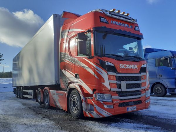 Kuljetusliike Haukkalan Scania R500
Kuljetusliike Haukkala Ky:n Scania R500 puoliperävaunuyhdistelmä.
Avainsanat: Haukkala Scania R500 Shell Hirvaskangas