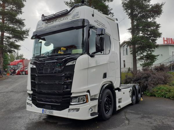 Kuljetusliike I Lehtisen Scania R500
Kuljetusliike I Lehtinen Oy:n Scania R500 rekkaveturi.
Avainsanat: Pokka-Rahti Lehtinen Scania R500 Himos22