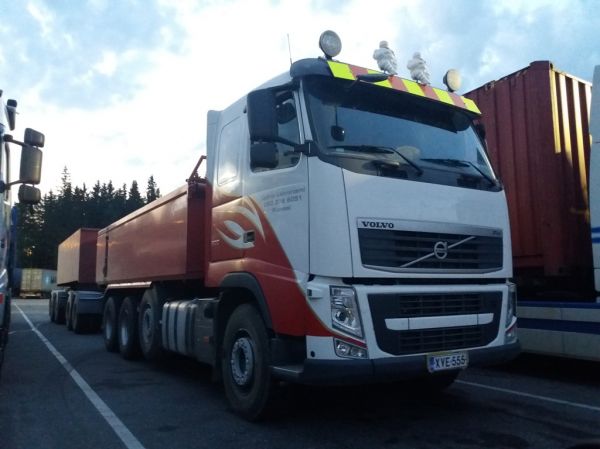 Kuljetusliike j Lehminiemen Volvo FH500
Kuljetusliike j Lehminiemen Volvo FH500 sorayhdistelmä.
Avainsanat: Lehminiemi Volvo FH500 ABC Hirvaskangas