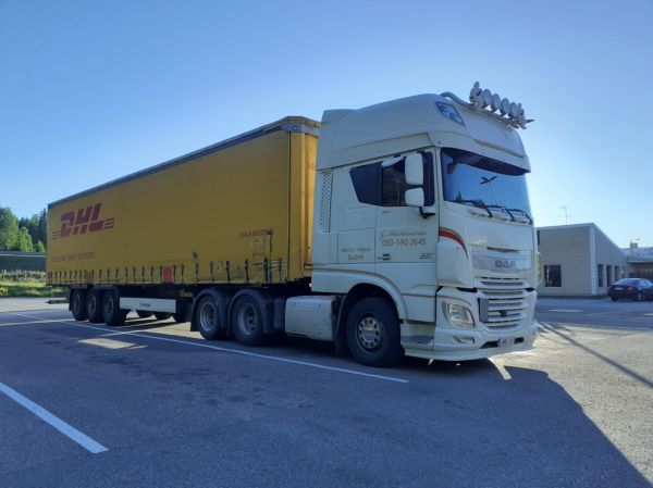 Kuljetusliike J Mäihäniemen DAF XF510
Kuljetusliike J Mäihäniemen DAF XF510 puoliperävaunuyhdistelmä.
Avainsanat: Mäihäniemi DAF XF510 ST1 Hirvaskangas DHL
