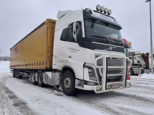 Kuljetusliike J Mäihäniemen Volvo FH
Kuljetusliike J Mäihäniemen Volvo FH puoliperävaunuyhdistelmä.
Avainsanat: Mäihäniemi Volvo FH Shell Hirvaskangas