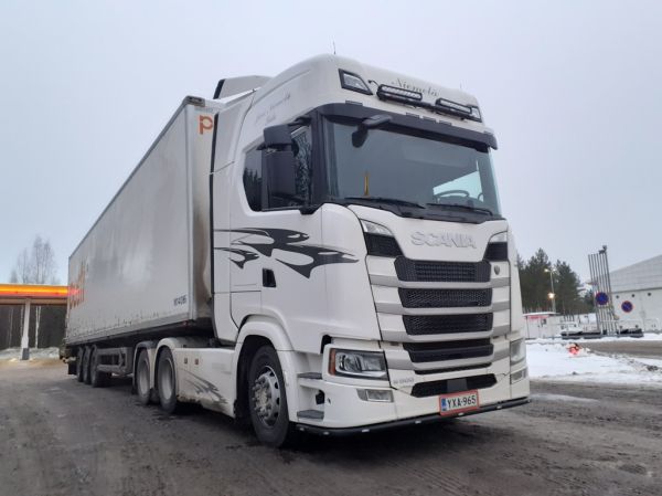 Kuljetusliike  J Niemelän Scania S500
Kuljetusliike  J Niemelän Scania S500 puoliperävaunuyhdistelmä.
Avainsanat: Niemelä Scania S500 Shell Hirvaskangas