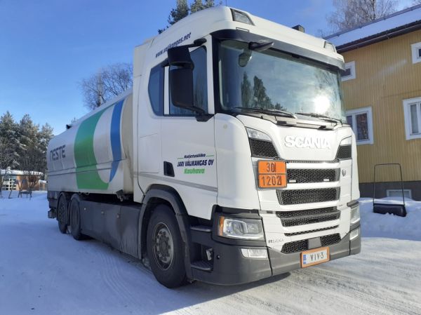 Kuljetusliike J Välikankaan Scania R500
Nesteen ajossa oleva J Välikangas Oy:n Scania R500 säiliöauto.
Avainsanat: Neste Välikangas Scania R500