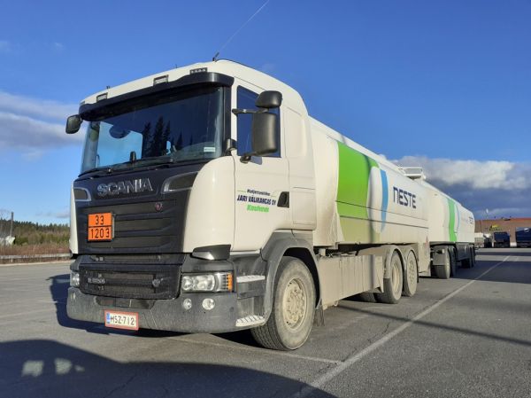 Kuljetusliike J Välikankaan Scania R520
Nesteen ajossa oleva J Välikangas Oy:n Scania R520 säiliöyhdistelmä.
Avainsanat: Neste Välikangas Scania R520 ABC Hirvaskangas