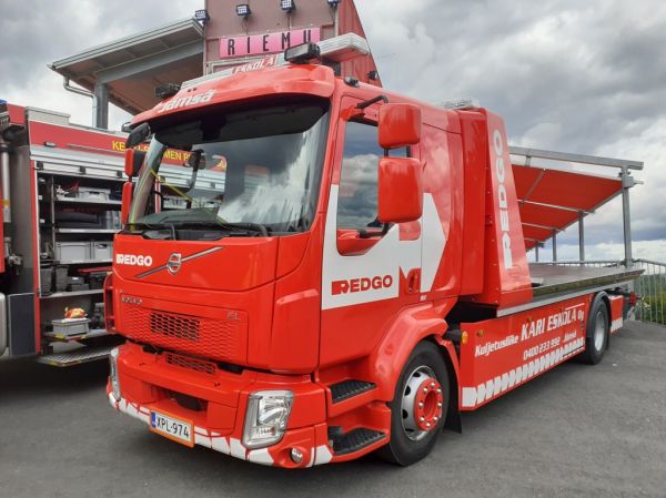 Kuljetusliike K Eskolan Volvo FL
Kuljetusliike K Eskola Oy:n Volvo FL hinausauto.
Avainsanat: Eskola Volvo FL Redgo Himos23