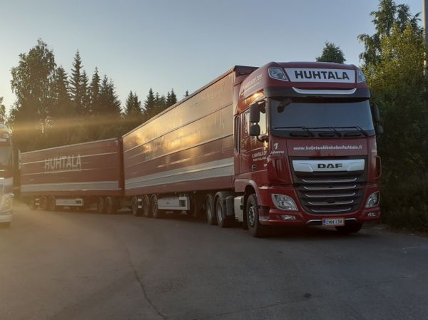 Kuljetusliike K Huhtalan DAF XF
Kuljetusliike K Huhtala Oy:n DAF XF Hct-yhdistelmä.
Avainsanat: Huhtala DAF XF Hct ABC Hirvaskangas 1