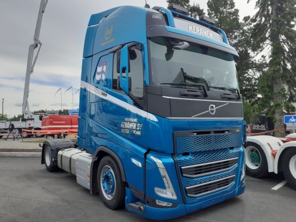 Kuljetusliike Keräsen Volvo FH
Kuljetusliike Keränen Oy:n Volvo FH rekkaveturi.
Avainsanat: Keränen Volvo FH Viitasaari22