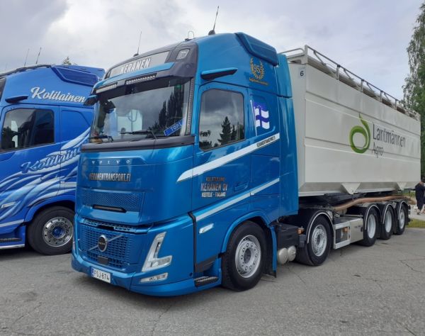 Klikkaa kuvaa nähdäksesi se täysikokoisena
==============
Kuljetusliike Keräsen Volvo FH
Kuljetusliike Keränen Oy:n Volvo FH rehuauto.
Avainsanat: Keränen Volvo FH Runni26 Topi Agro Kuljetusliike Keräsen Volvo FH
Kuljetusliike Keränen Oy:n Volvo FH rehuauto.
Avainsanat: Keränen Volvo FH Runni26 Topi Agro