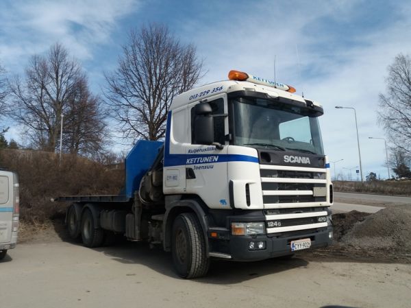 Kuljetusliike Kettusen Scania 124
Kuljetusliike Kettusen nosturilla varustettu Scania 124.
Avainsanat: Kettunen Scania 124