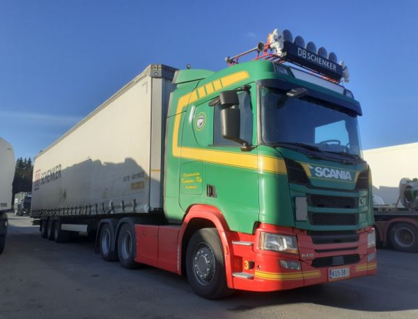 Kuljetusliike Kungaksen Scania R410
Kuljetusliike Kungas Ky:n Scania R410 puoliperävaunuyhdistelmä.
Avainsanat: Kungas Scania P410 ABC Hirvaskangas Schenker 31