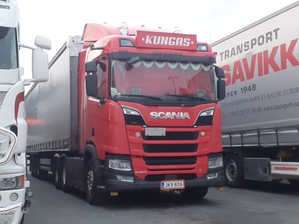 Kuljetusliike Kungaksen Scania R580
Kuljetusliike Kungas Ky:n Scania R580 puoliperävaunuyhdistelmä.
Avainsanat: Kungas Scania R580 ABC Hirvaskangas Schenker