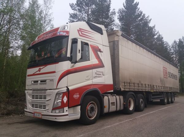 Kuljetusliike Kungaksen Volvo FH500
Kuljetusliike Kungas Ky:n Volvo FH500 puoliperävaunuyhdistelmä. 
Avainsanat: Kungas Volvo FH500 Shell Hirvaskangas Schenker Robin