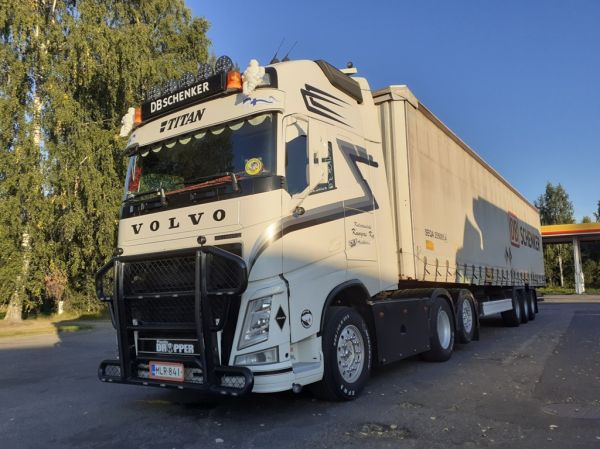 Kuljetusliike Kungaksen Volvo FH500
Kuljetusliike Kungas Ky:n Volvo FH500 puoliperävaunuyhdistelmä. 
Avainsanat: Kungas Volvo FH500 Shell Hirvaskangas Schenker