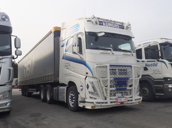Kuljetusliike Kungaksen Volvo FH
Kuljetusliike Kungas Ky:n Volvo FH puoliperävaunuyhdistelmä.
Avainsanat: Kungas Volvo FH ABC Hirvaskangas DSV