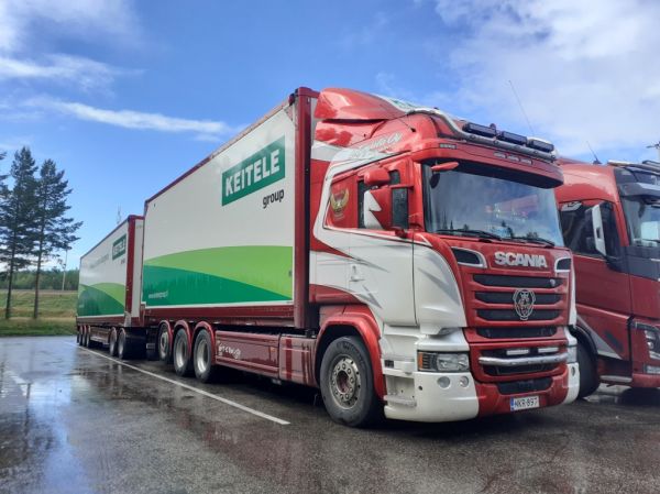 Kuljetusliike L Tynjälän Scania R730
Kuljetusliike L Tynjälä Oy:n Scania R730 hakeyhdistelmä.

Avainsanat: Tynjälä Scania R730 Keitele-Group Keitele-Forest Shell Hirvaskangas