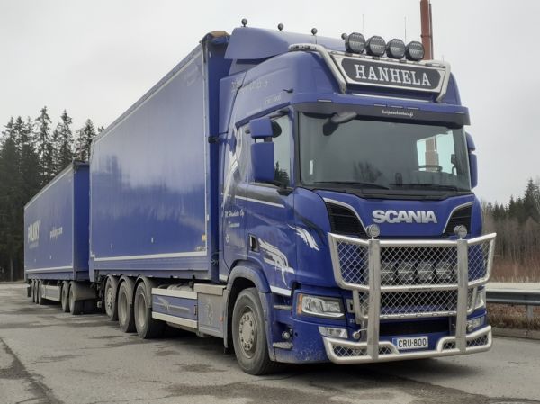 Kuljetusliike M Hanhelan Scania R580
Kuljetusliike M Hanhela Oy:n Scania R580 täysperävaunuyhdistelmä.
Avainsanat: Hanhela Scania R580 ABC Hirvaskangas Pölkky