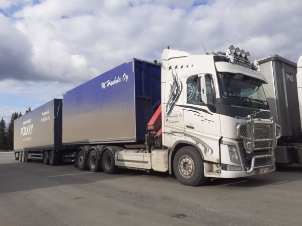 Klikkaa kuvaa nähdäksesi se täysikokoisena
==============
Kuljetusliike M Hanhelan Volvo FH
Kuljetusliike M Hanhela Oy:n nosturilla varustettu Volvo FH täysperävaunuyhdistelmä.
Avainsanat: Pölkky Hanhela Volvo FH ABC Hirvaskangas Kuljetusliike M Hanhelan Volvo FH
Kuljetusliike M Hanhela Oy:n nosturilla varustettu Volvo FH täysperävaunuyhdistelmä.
Avainsanat: Pölkky Hanhela Volvo FH ABC Hirvaskangas