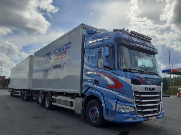 Kuljetusliike M Pohjan DAF XF530
Kuljetusliike M Pohja Oy:n DAF XF530 täysperävaunuyhdistelmä.
Avainsanat: Scandic-Trans Pohja DAF XF530 ABC Hirvaskangas