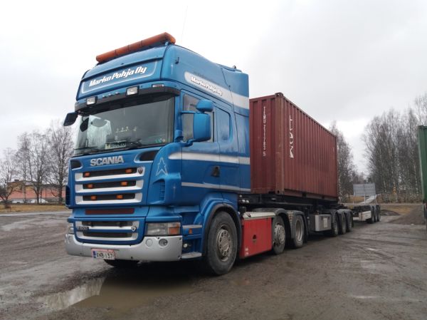 Kuljetusliike M Pohjan Scania R500
Kuljetusliike M Pohja Oy:n Scania R500 b-juna.
Avainsanat: Pohja Scania R500 Mikko B-juna