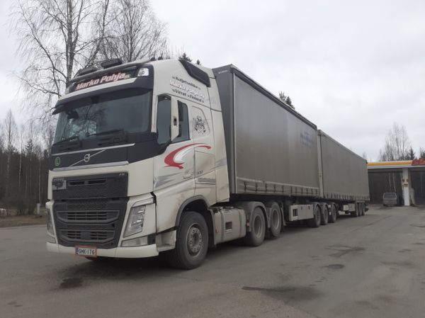 Klikkaa kuvaa nähdäksesi se täysikokoisena
==============
Kuljetusliike M Pohjan Volvo FH500
Kuljetusliike M Pohja Oy:n Volvo FH500 hct-yhdistelmä.
Avainsanat: Pohja Volvo FH500 ST1 Hirvaskangas Kuljetusliike M Pohjan Volvo FH500
Kuljetusliike M Pohja Oy:n Volvo FH500 hct-yhdistelmä.
Avainsanat: Pohja Volvo FH500 ST1 Hirvaskangas