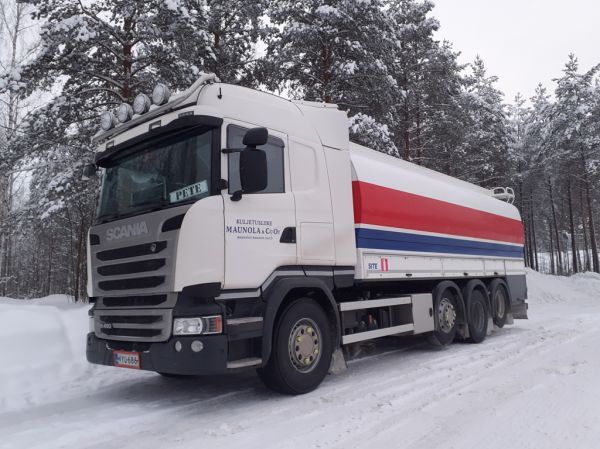 Kuljetusliike Maunola&Co:n Scania R450
Teboilin ajossa oleva Kuljetusliike Maunola&Co Oy:n Scania R450 säiliöauto.
Avainsanat: Maunola&Co Scania R450 Shell Hirvaskangas Teboil