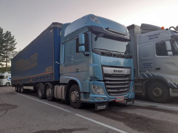 Klikkaa kuvaa nähdäksesi se täysikokoisena
==============
Kuljetusliike O-H Haaviston DAF XF480
Kuljetusliike O-H Haaviston DAF XF480 puoliperävaunuyhdistelmä.
Avainsanat: Haavisto DAF XF480 ST1 Hirvaskangas Kuljetusliike O-H Haaviston DAF XF480
Kuljetusliike O-H Haaviston DAF XF480 puoliperävaunuyhdistelmä.
Avainsanat: Haavisto DAF XF480 ST1 Hirvaskangas