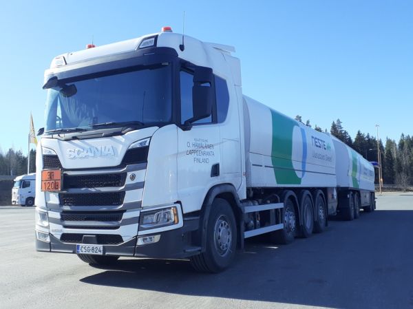 Kuljetusliike O Hämäläisen Scania 560R
Nesteen ajossa oleva Kuljetusliike O Hämäläinen Oy:n Scania 560R säiliöyhdistelmä.
Avainsanat: Hämäläinen Scania 560R ABC Hirvaskangas Neste