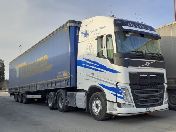 Kuljetusliike Oksasen Volvo FH500
Kuljetusliike Oksasen Volvo FH500 puoliperävaunuyhdistelmä.
Avainsanat: Oksanen Volvo FH500 AB Hirvaskangas