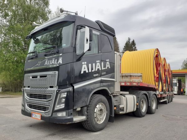 Kuljetusliike P Äijälän Volvo FH16
Kuljetusliike P Äijälän Volvo FH16 puoliperävaunuyhdistelmä.
Avainsanat: Äijälä Volvo FH16 Shell Hirvaskangas