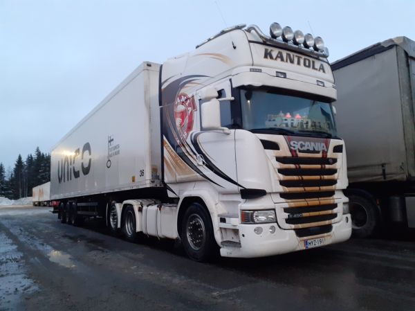 Kuljetusliike P Kantolan Scania R490
Kuljetusliike P Kantola Ky:n Scania R490 puoliperävaunuyhdistelmä.
Avainsanat: Kantola Scania R490 ABC Hirvaskangas