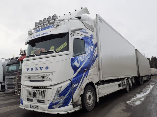 Kuljetusliike P Nissisen Volvo FH500
Kuljetusliike P Nissinen Oy:n Volvo FH500 täysperävaunuyhdistelmä.
Avainsanat: Nissinen Volvo FH500 Liidelibiili Hiltsu ABC Hirvaskangas Kaasuauto
