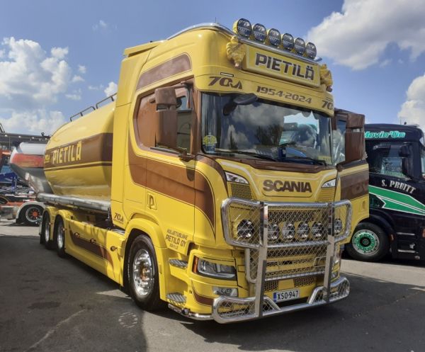 Kuljetusliike Pietilän Scania
Kuljetusliike Pietilä Oy:n Scania säiliöauto.
Avainsanat: Pietilä Scania Himos25 Rane