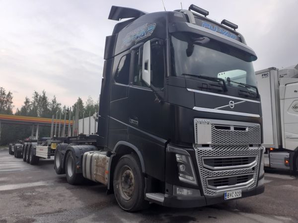 Kuljetusliike Pu-Vapin Volvo FH16
Kuljetusliike Pu-Vap Oy:n Volvo FH16 hct-yhdistelmä.
Avainsanat: Sipola Pu-Vap Volvo FH16 Shell Hirvaskangas Hct