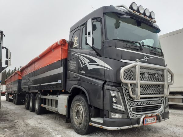 Kuljetusliike RS Niittysen Volvo FH16 
Kuljetusliike RS Niittynen Oy:n Volvo FH16 täysperävaunuyhdistelmä. 
Avainsanat: Niittynen Volvo FH16 ABC Hirvaskangas