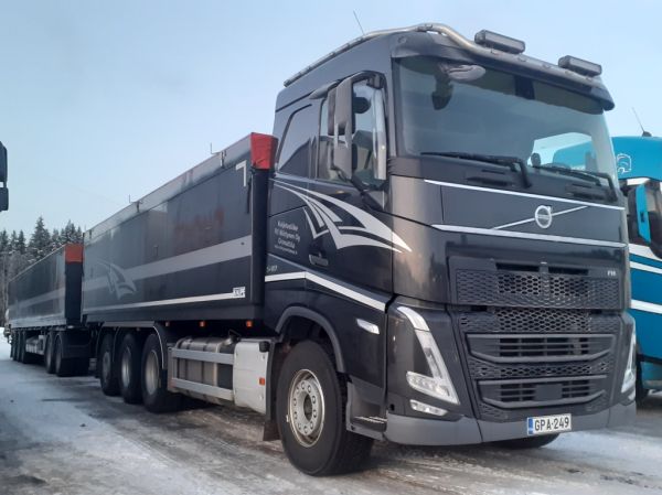 Kuljetusliike RS Niittysen Volvo FH540
Kuljetusliike RS Niittynen Oy:n Volvo FH540 täysperävaunuyhdistelmä.
Avainsanat: Niittynen Volvo FH540 ABC Hirvaskangas