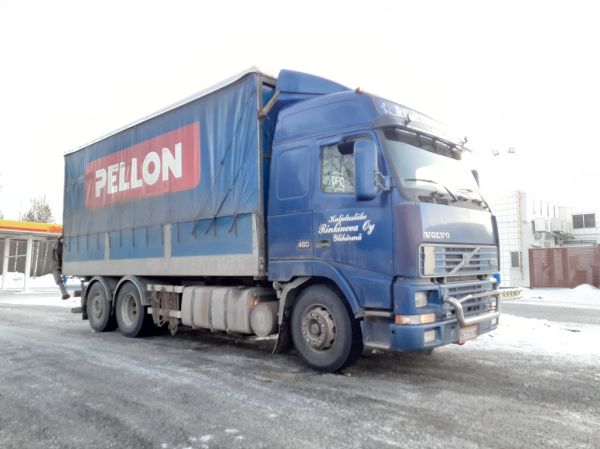 Kuljetusliike Rinkinevan Volvo FH12
Kuljetusliike Rinkineva Oy:n nosturilla varustettu Volvo FH12 rahtiauto.
Avainsanat: Rinkineva Volvo FH12 Shell Hirvaskangas