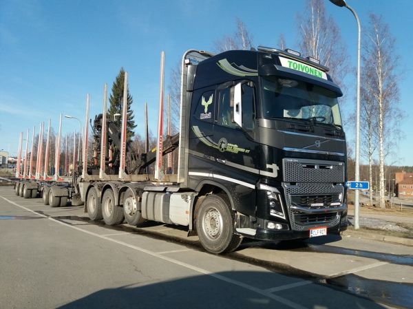 Kuljetusliike S&O Toivosen Volvo FH16 
Kuljetusliike S&O Toivonen Ky:n Volvo FH16 puutavarayhdistelmä.
Avainsanat: Toivonen Volvo FH16