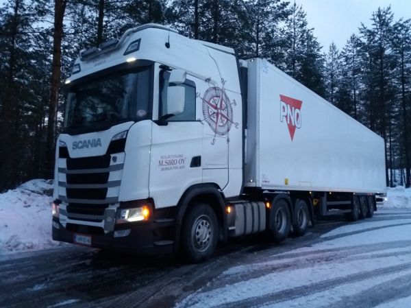 Kuljetusliike Siron Scania R500
Kuljetusliike M Siro Oy:n Scania R500 puoliperävaunuyhdistelmä.
Avainsanat: Siro Scania R500 Shell Hirvaskangas