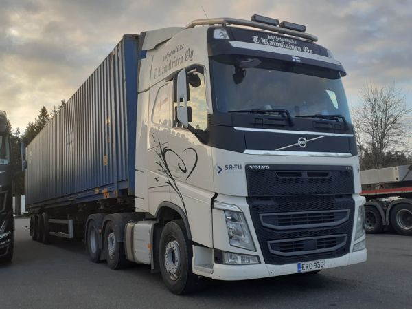 Kuljetusliike T Kainulaisen Volvo FH500
Kuljetusliike T Kainulainen Oy:n Volvo FH500 puoliperävaunuyhdistelmä.
Avainsanat: Kainulainen Volvo FH500 ABC Hirvaskangas