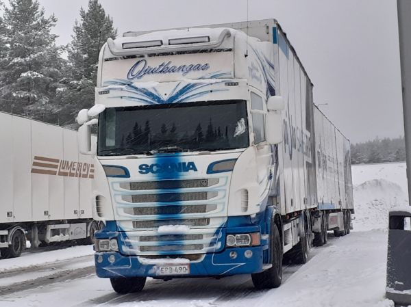 Kuljetusliike T Ojutkankaan Scania
Kuljetusliike T Ojutkangas Oy:n Scania täysperävaunuyhdistelmä.
Avainsanat: Ojutkangas Scania Shell Hirvaskangas